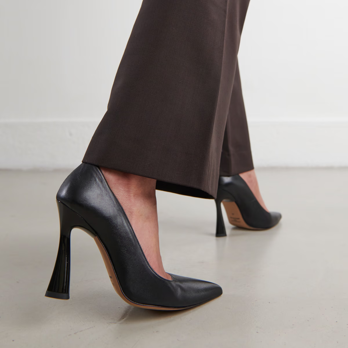 Escarpins à talons hauts et bouts pointus