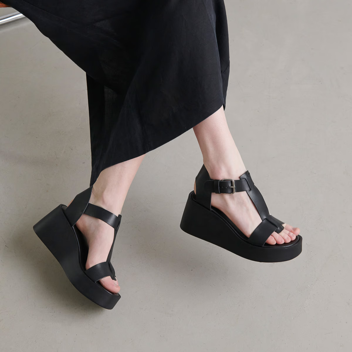 Sandales compensées à boucles ajustables